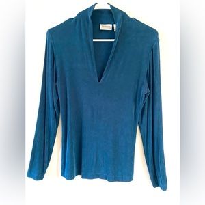 Chico’s Travelers size 0 beautiful teal long sleeve V neck blouse in EUC